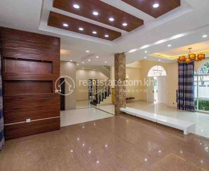 วิลล่า สำหรับเช่า ใน Chamkarmon $6,500