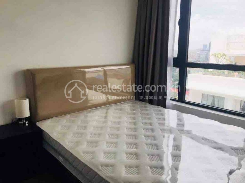 $1,400 Flat