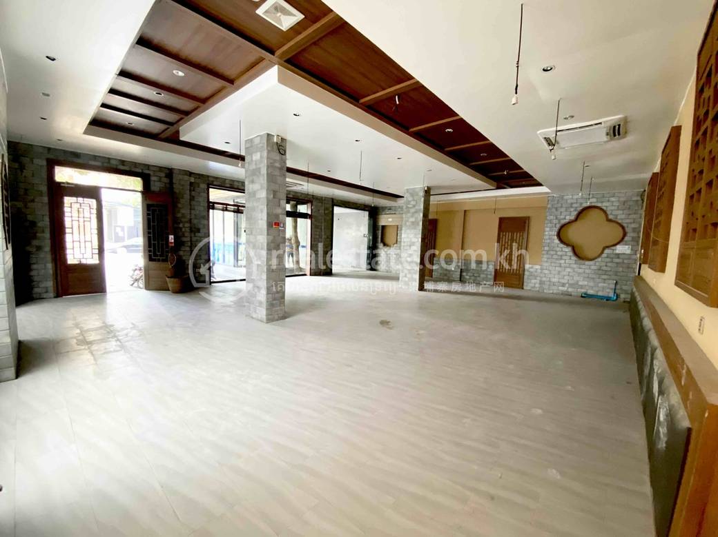 Dom z lokalem handlowym Na wynajem o powierzchni mieszkalnej 432 m² w Boeng Keng Kang