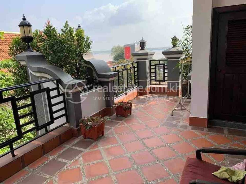 Apartmán se službami K pronájmu in Daun Penh $1,100