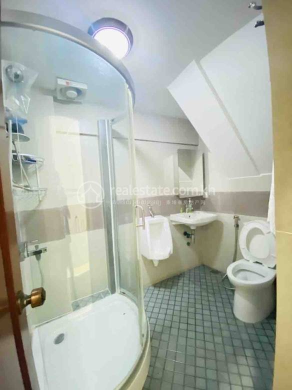 122 sqm Living Size Flat House For Rent in Boeng Keng Kang