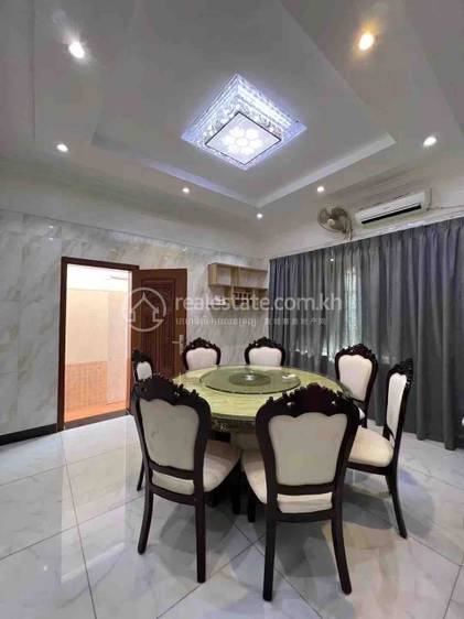วิลล่า สำหรับเช่า ใน Chamkarmon $4,000