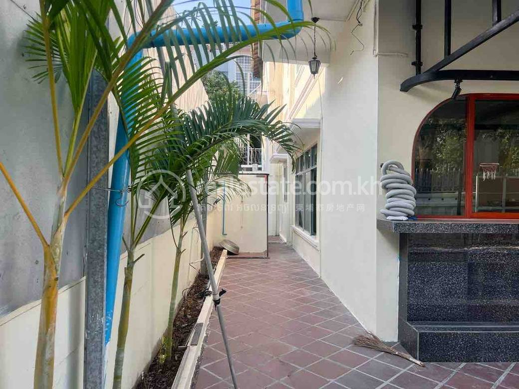 Villa For Rent with 4 Parking Space