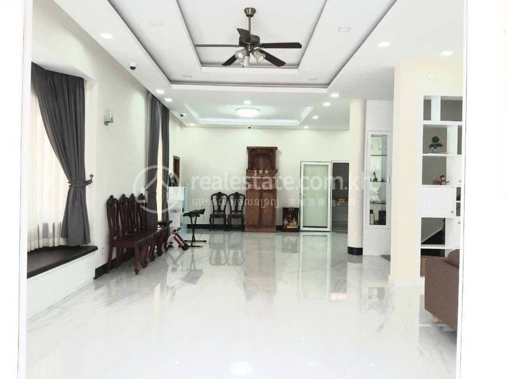 วิลล่า สำหรับเช่า ใน โตนเลบาสัก, จัมการมอน, พนมเปญ