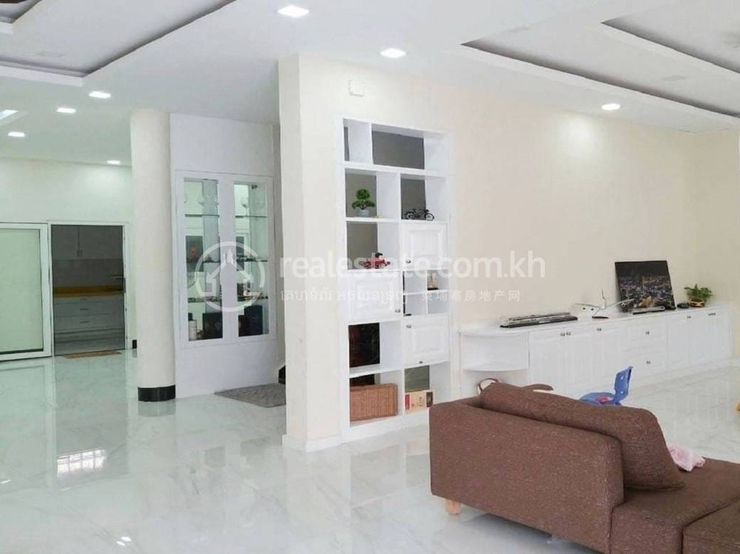 วิลล่า สำหรับเช่า ใน Chamkarmon $3,800