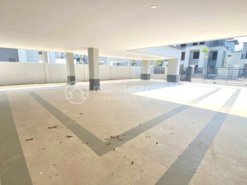 Villa For Sale with 3 Parking Space