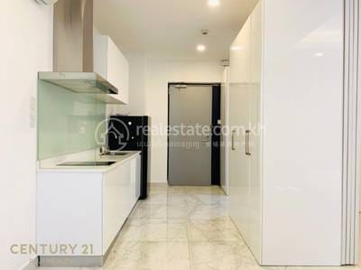 Condo For Rent in Chamkarmon $800