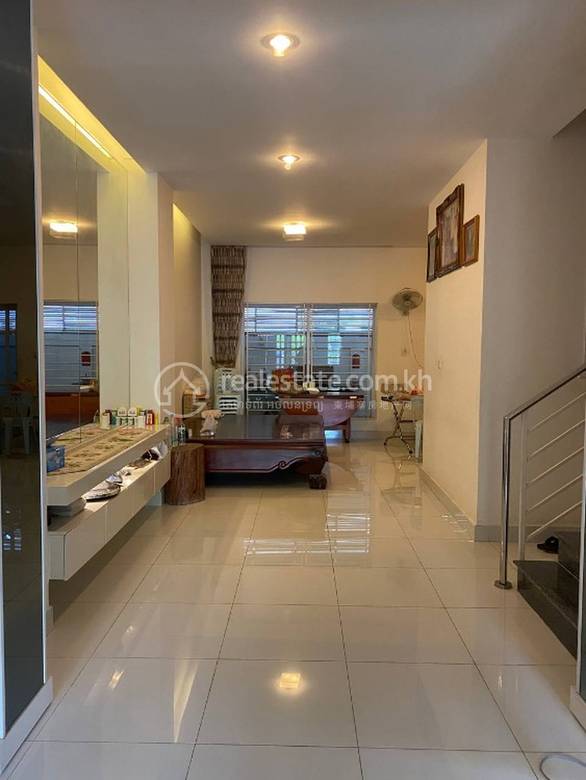 Dvojvila Na prodej in Chrang Chamres I, Russey Keo, Phnom Penh