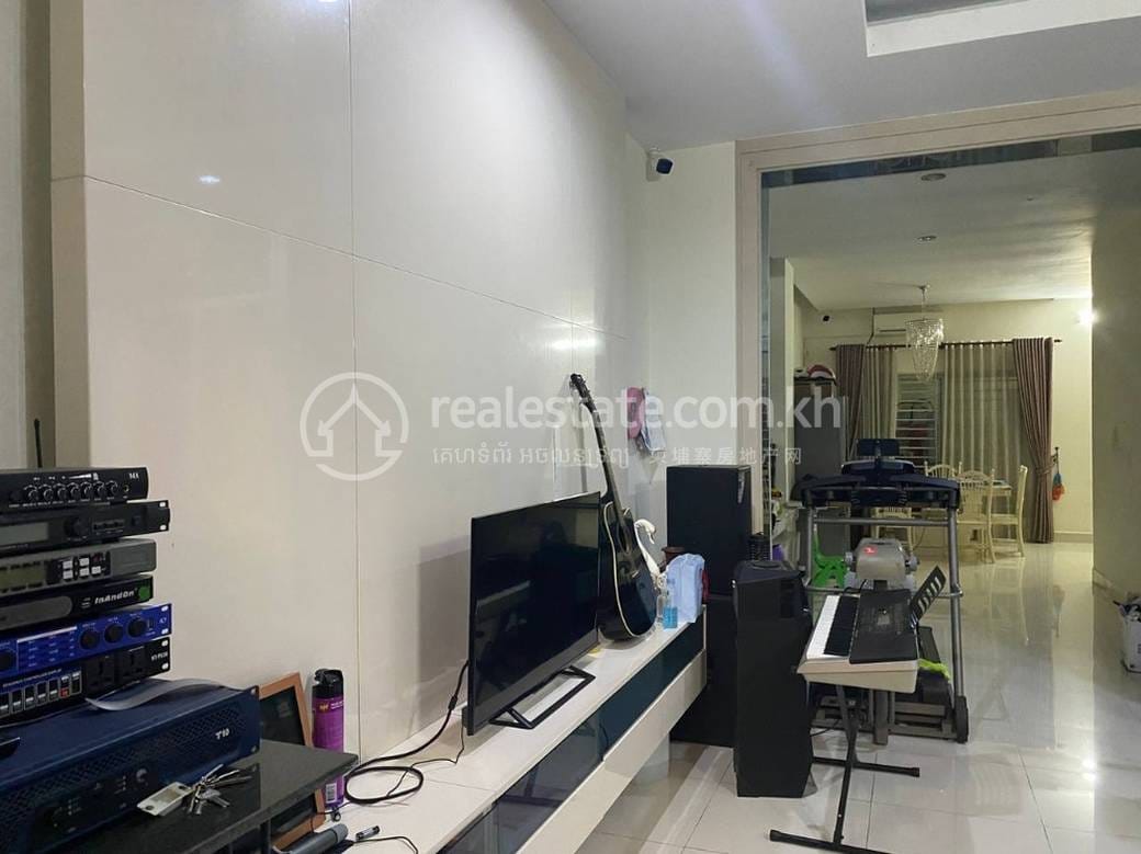 Twin Villa For Sale in Chrang Chamres I, Russey Keo, Phnom Penh