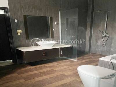 Villa For Rent in Chamkarmon $1,600