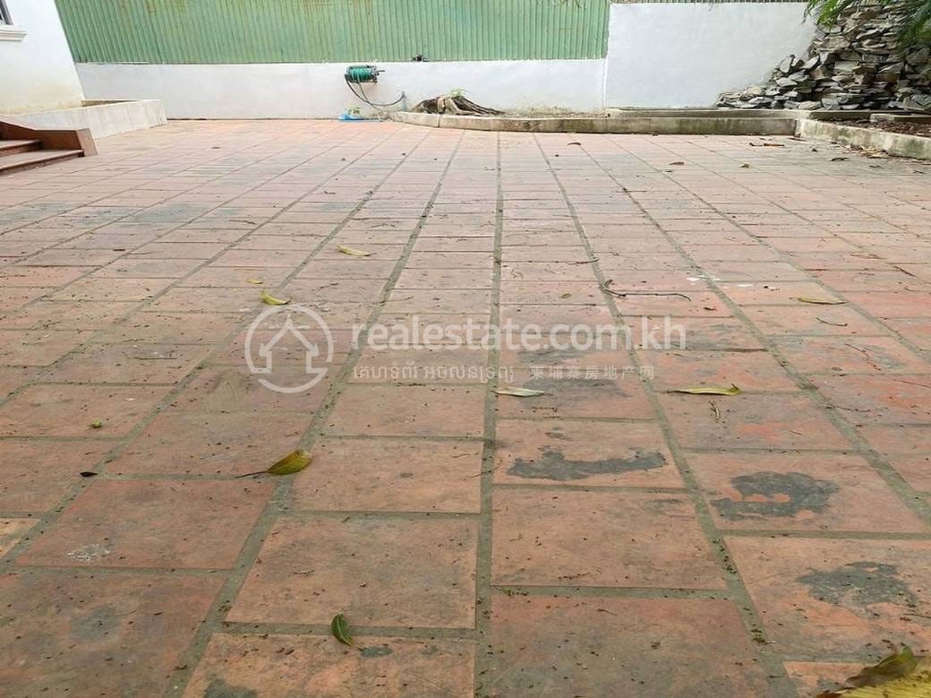 Villa For Rent with 3 Parking Space
