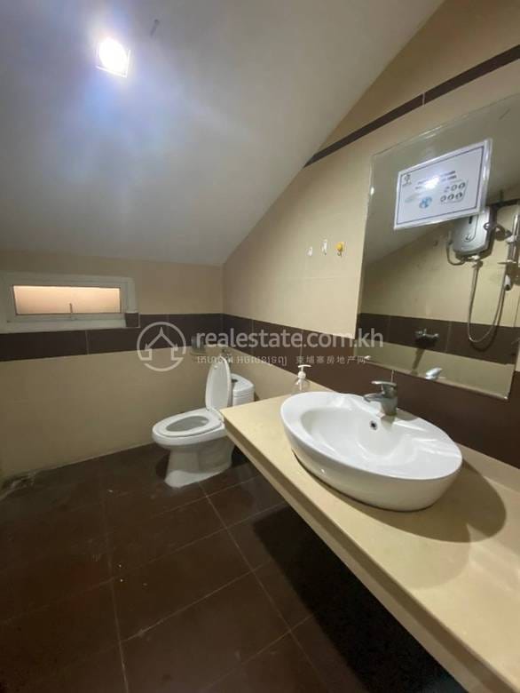 Villa For Rent in Daun Penh $5,500