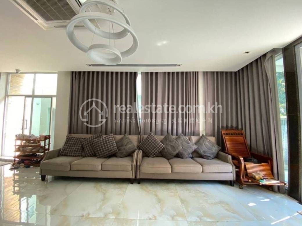 Chbar Ampov别墅出租，位于NirouthChbar Ampov，价格$7,000