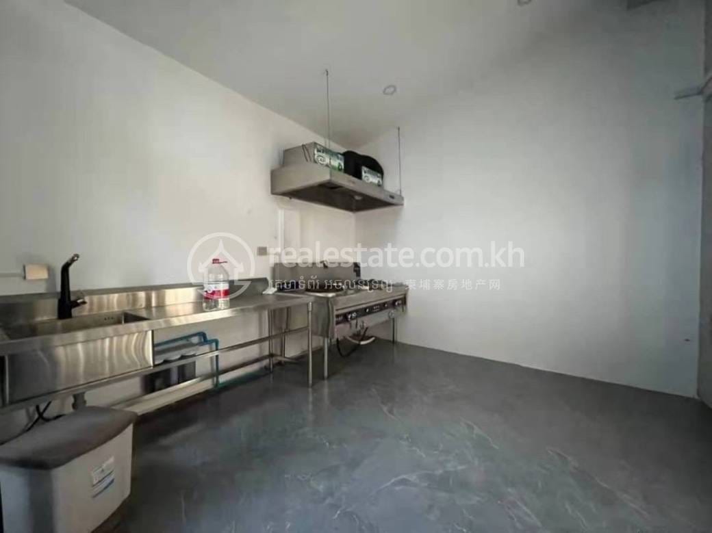 $6,500 Villa