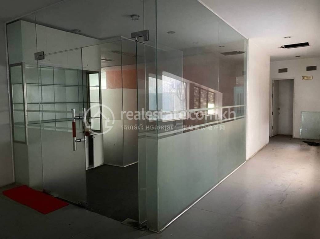 7 Makara店屋出租，位于Ou Ruessei 17 Makara，价格$15,000
