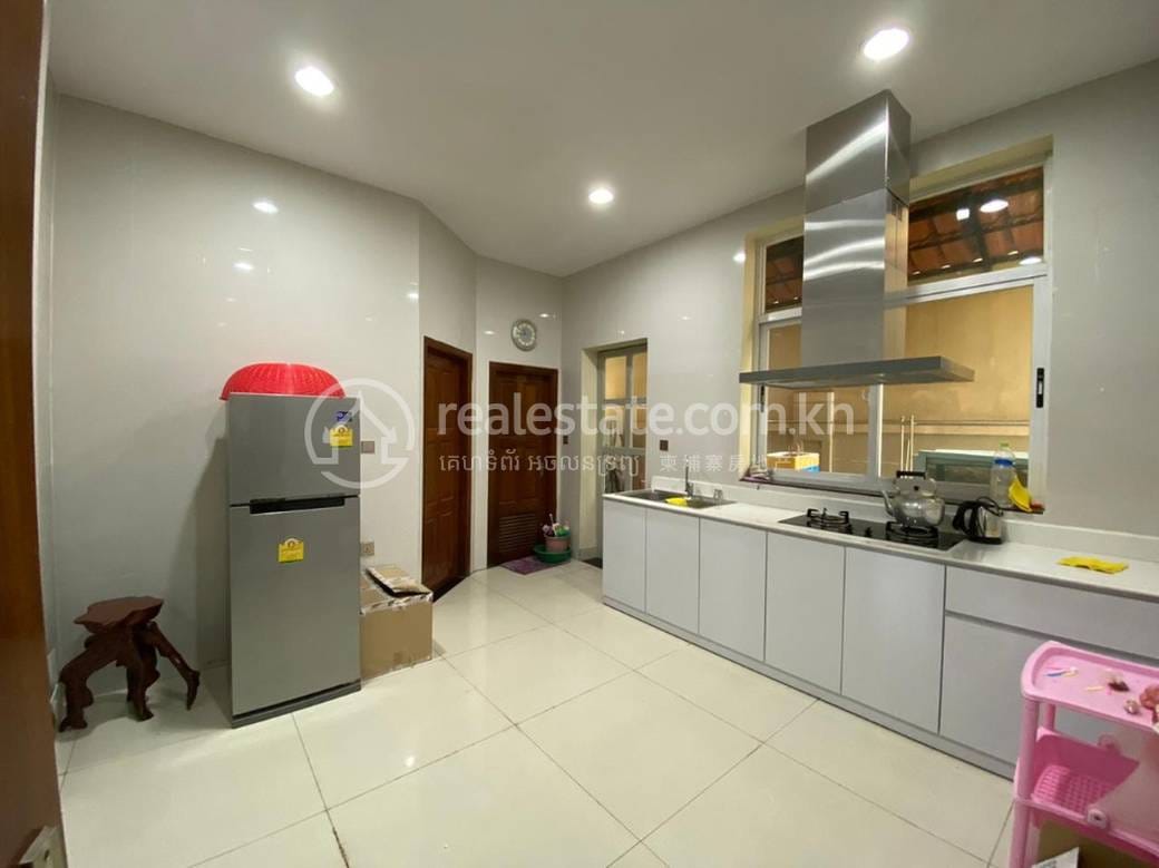 $4,000 Villa