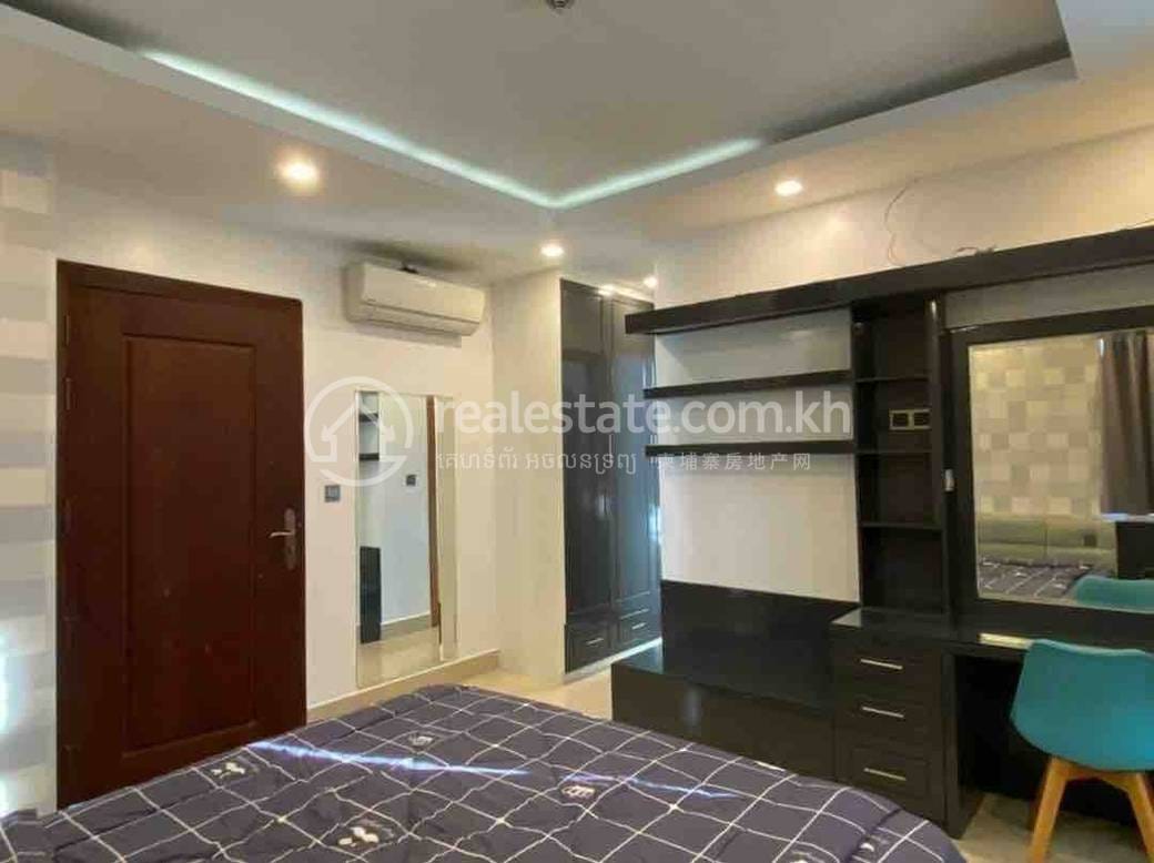 แฟลต ราคา $1,800