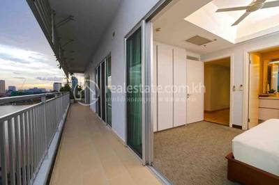 108 sqm Living Size Apartmán K pronájmu in Chroy Changvar