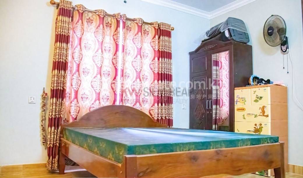 វីឡា សំរាប់លក់ មានកន្លែងចតរថយន្ត 1