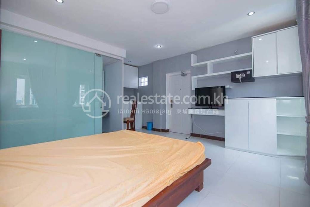$8,000 Hotel