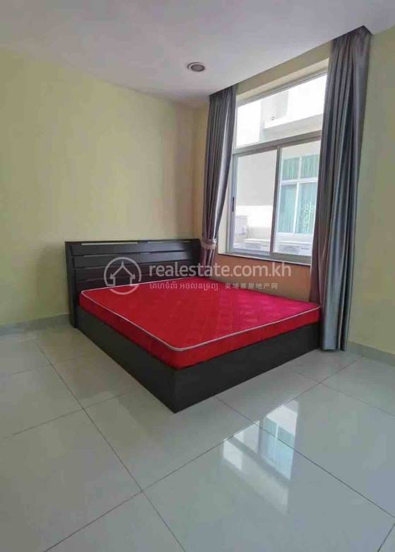 Villa For Rent in Chamkarmon $3,200
