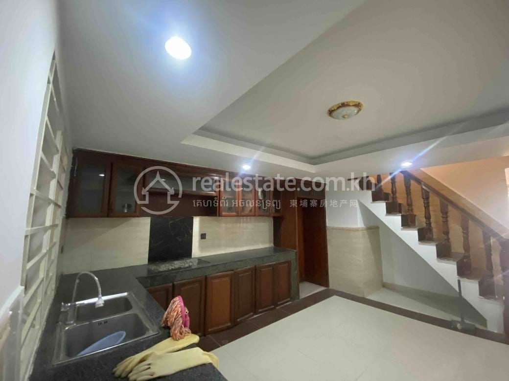 ផ្ទះលក់ដូរ សំរាប់លក់ នៅRussey Keo តម្លៃ $150,000