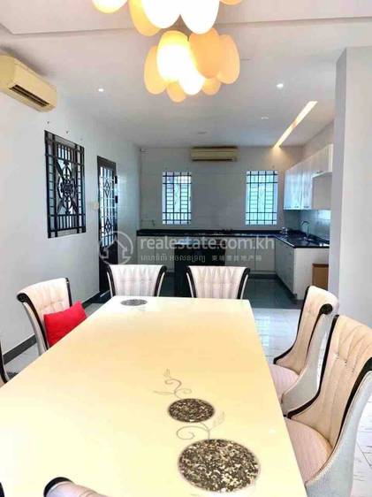 Chamkarmon别墅出租，价格$2,500