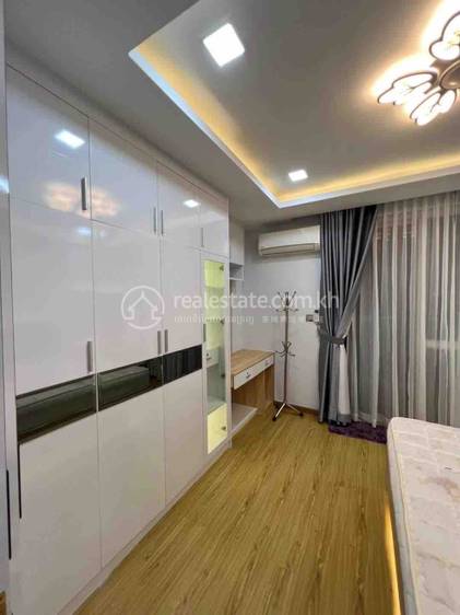 Apartment For Rent with 1 Parking Space