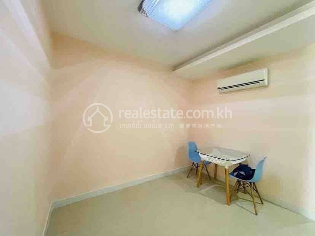 Condo K pronájmu in 7 Makara $400