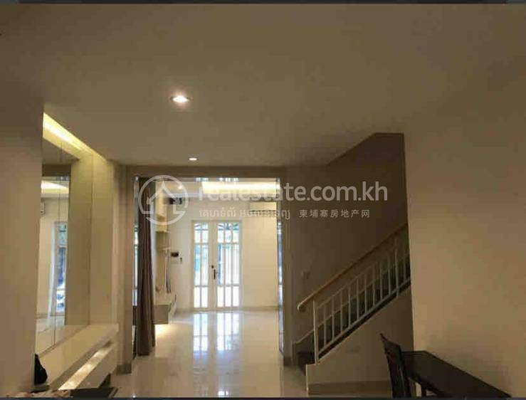 Twin Villa For Rent in Preaek Lieb, Chroy Changvar, Phnom Penh
