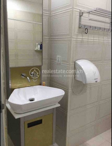 Condo For Rent in Chamkarmon $400
