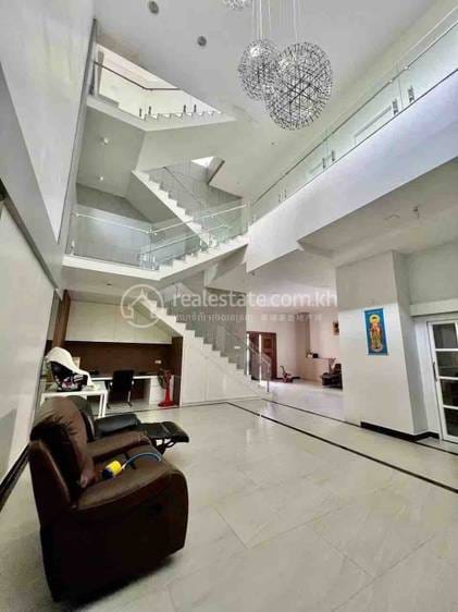 វីឡា For Sale & Rent នៅToul Kork តម្លៃ $2,500,000