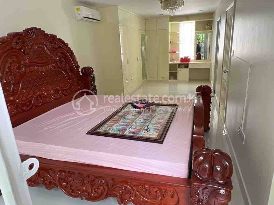 Chroy Changvar双子别墅出租，价格$900