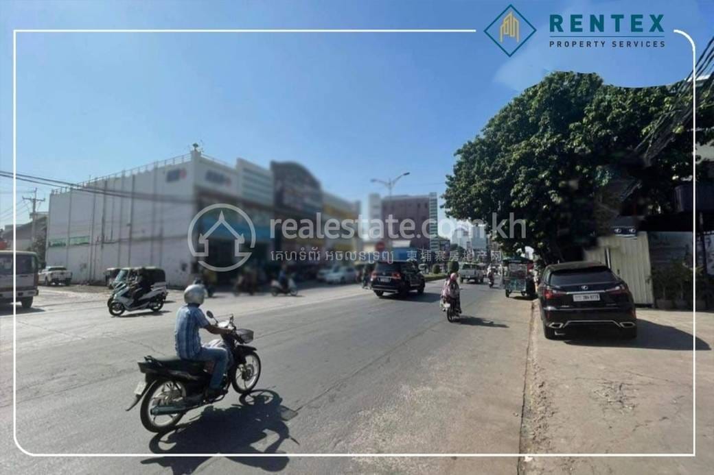 Entrepôt À louer de 1,200 m² de terrain pour $2,500