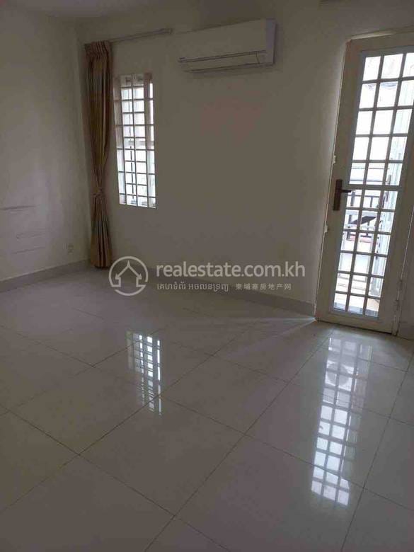 Nirouth Shophouse For Rent in Nirouth