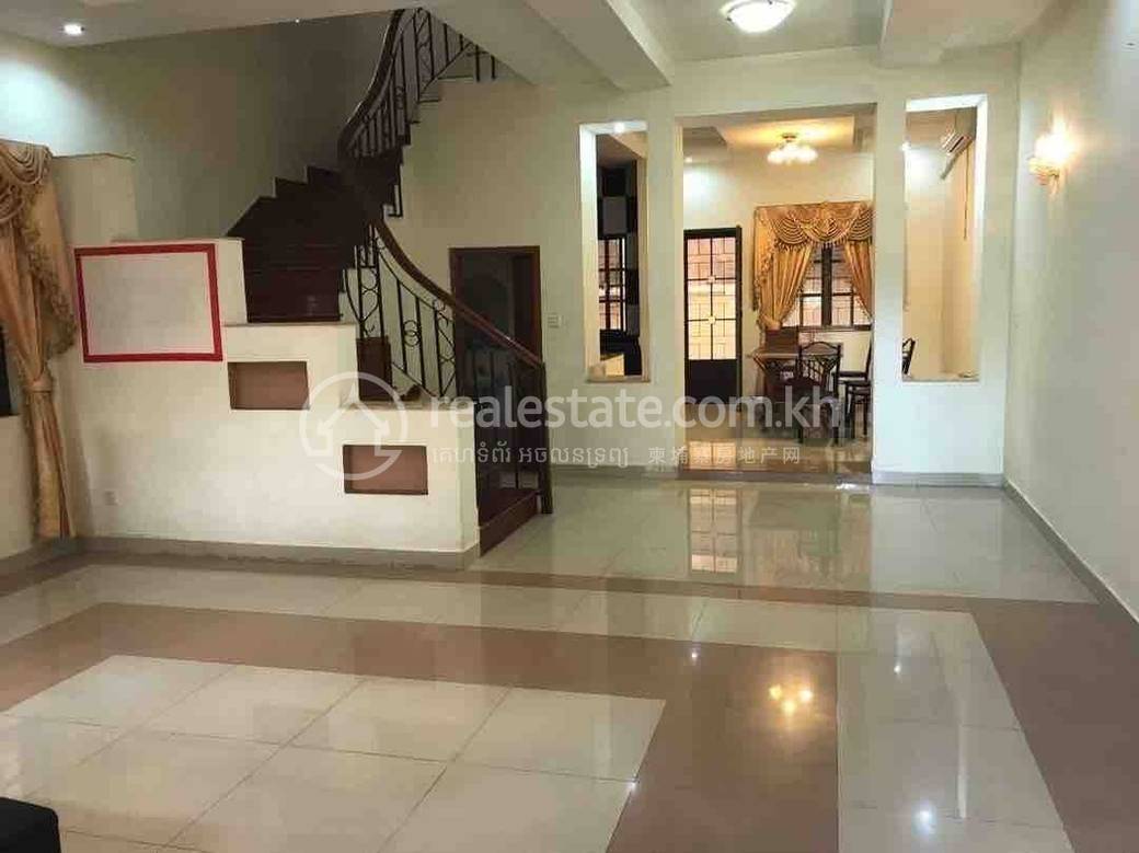 310 sqm Living Size Villa For Rent in Sen Sok