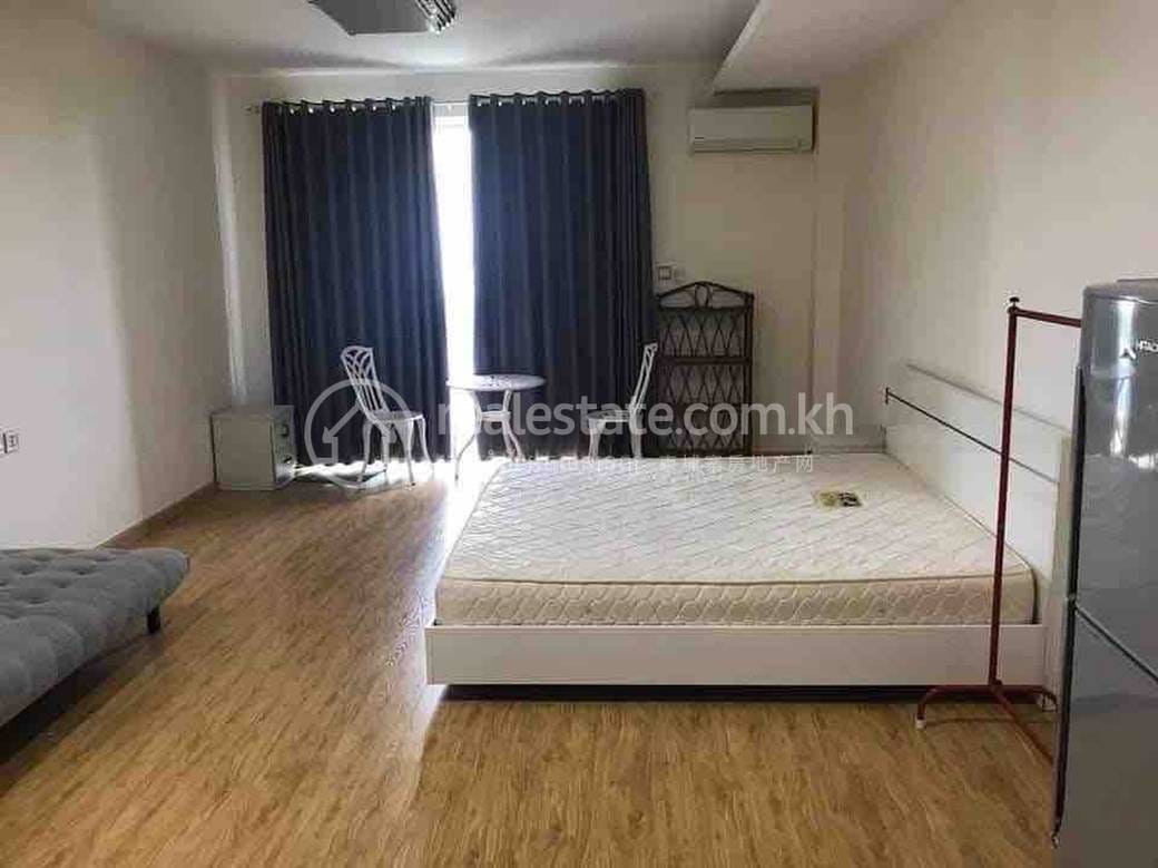 Condo For Sale & Rent with 1 Parking Space