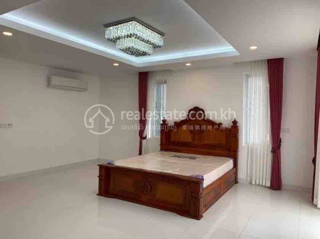 Villa Jumelle À louer à Russey Keo $1,000