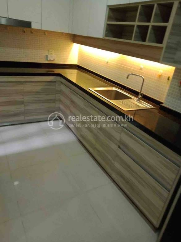 4 Bedrooms Twin Villa For Rent for $650