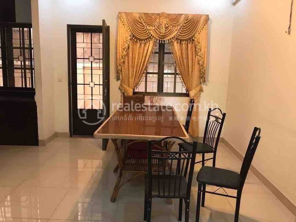 Villa For Rent with 2 Parking Space