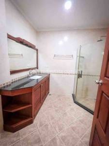 ផ្ទះល្វែង តម្លៃ $1,100