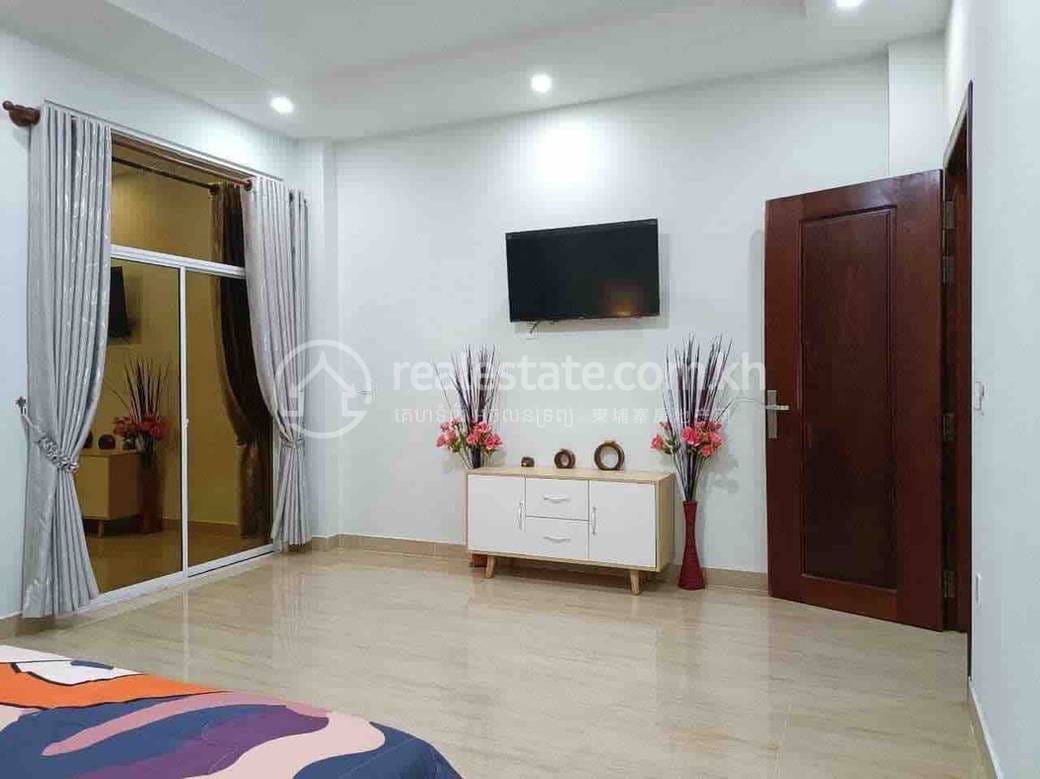 Apartment For Rent with 1 Parking Space