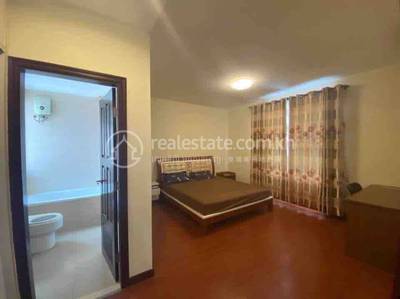 3 Bedrooms Condo K pronájmu for $1,300