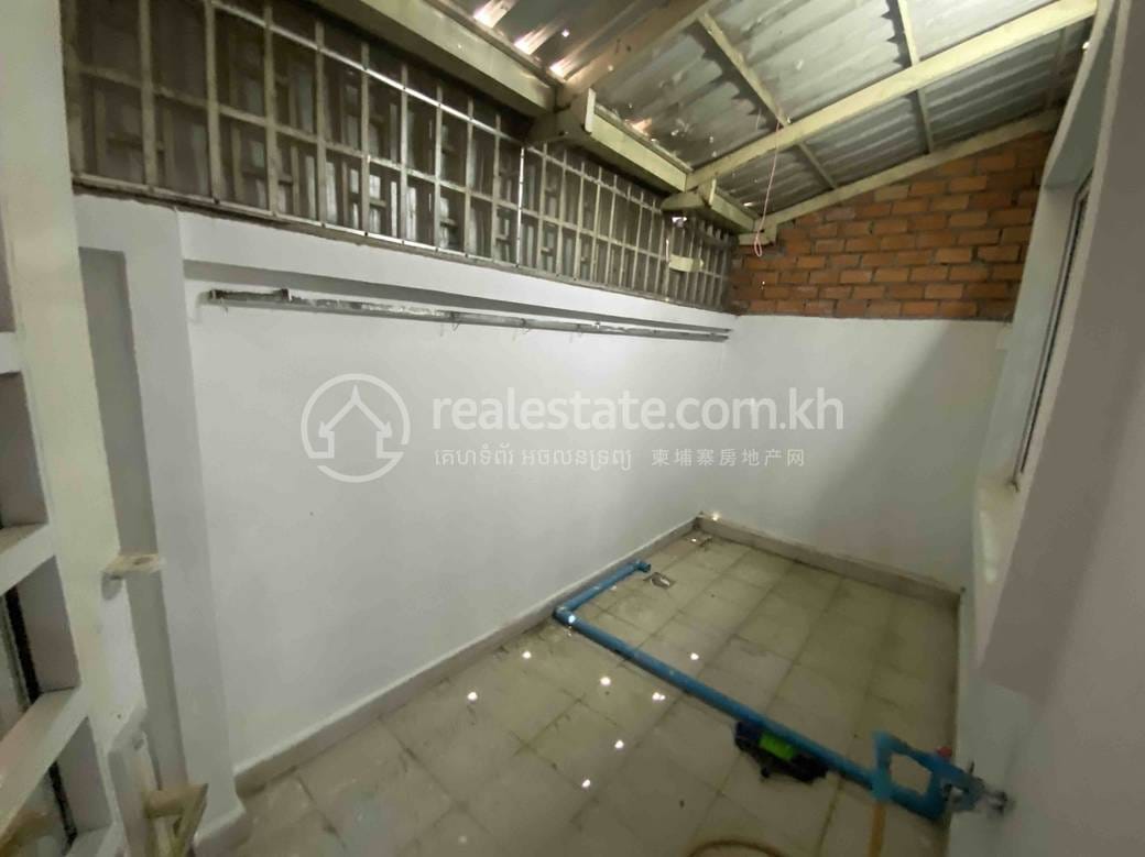 Russey Keo ផ្ទះលក់ដូរ សំរាប់លក់ នៅ Russey Keo