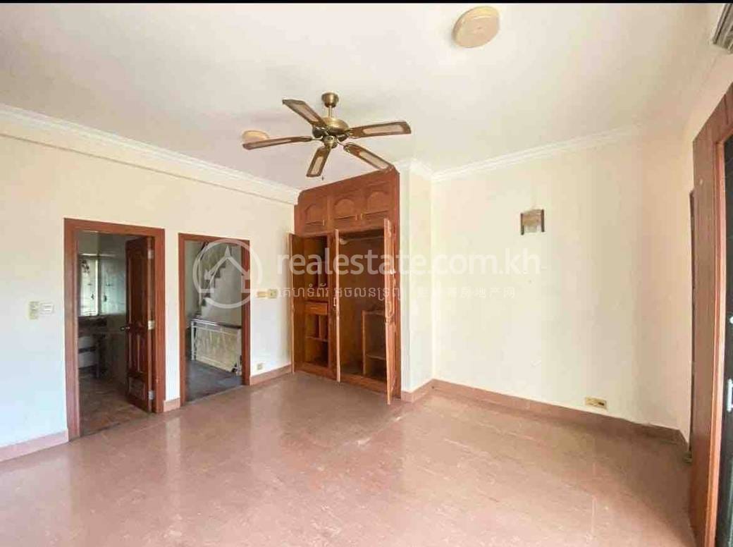Dom z lokalem handlowym Na wynajem w Chamkarmon $800