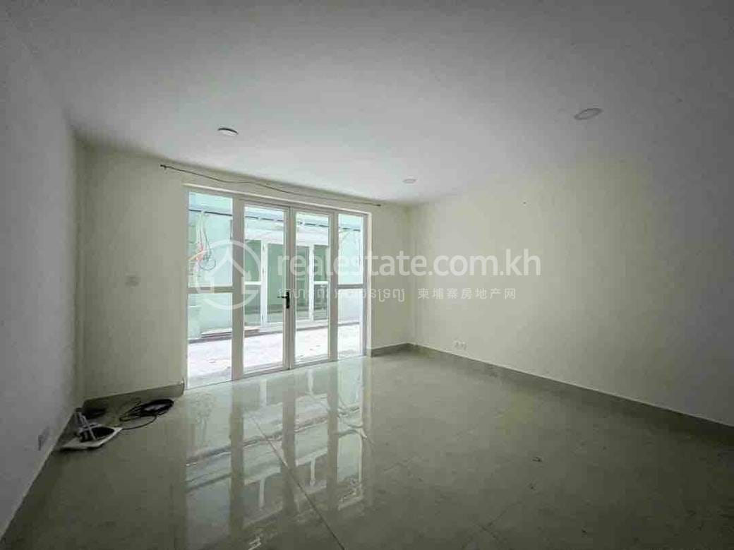 Chamkarmonの店舗付住宅賃貸物件 $1,800