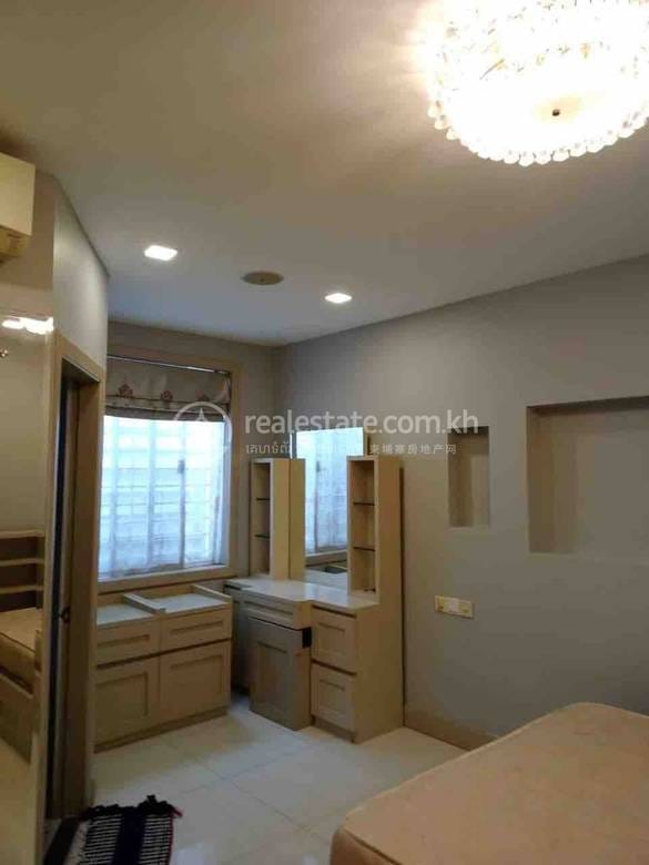 Twin Villa For Rent with 1 Parking Space