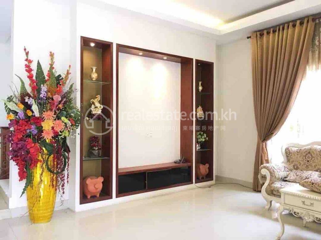 Villa For Rent in Phsar Daeum Kor, Toul Kork, Phnom Penh