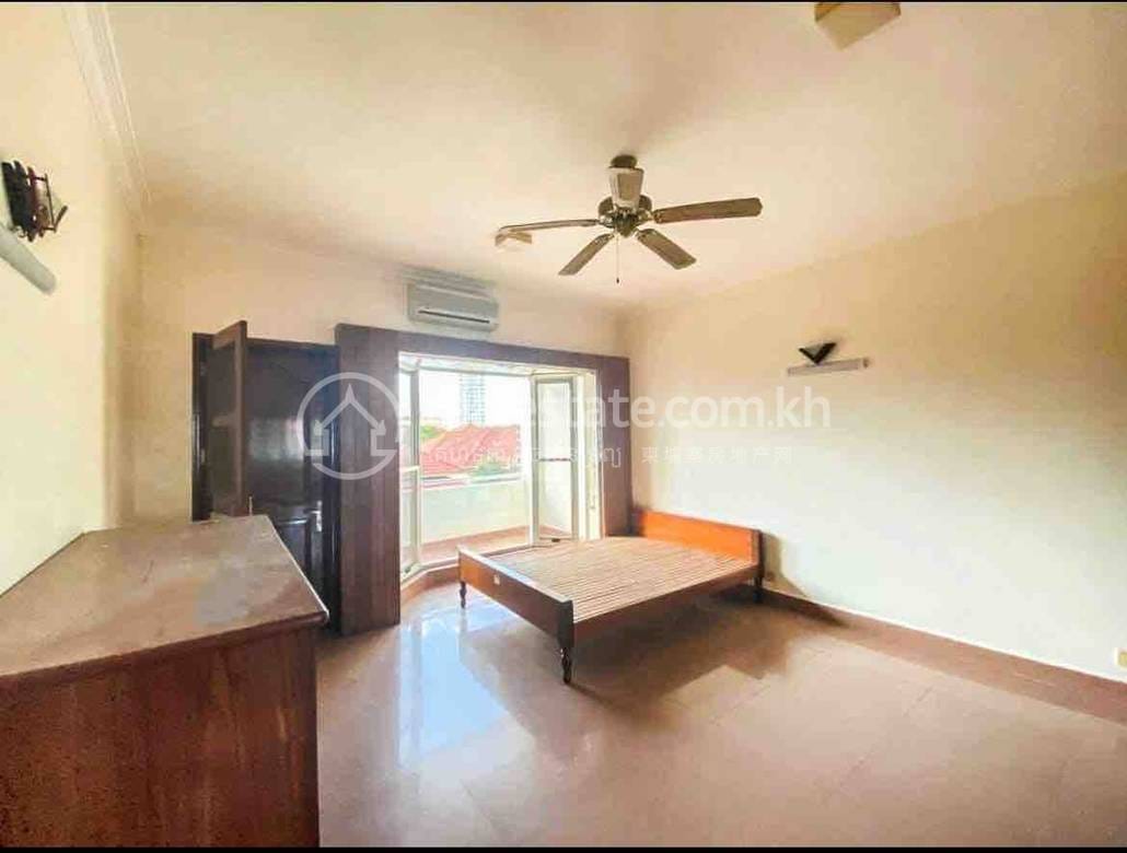 $800 Dom z lokalem handlowym