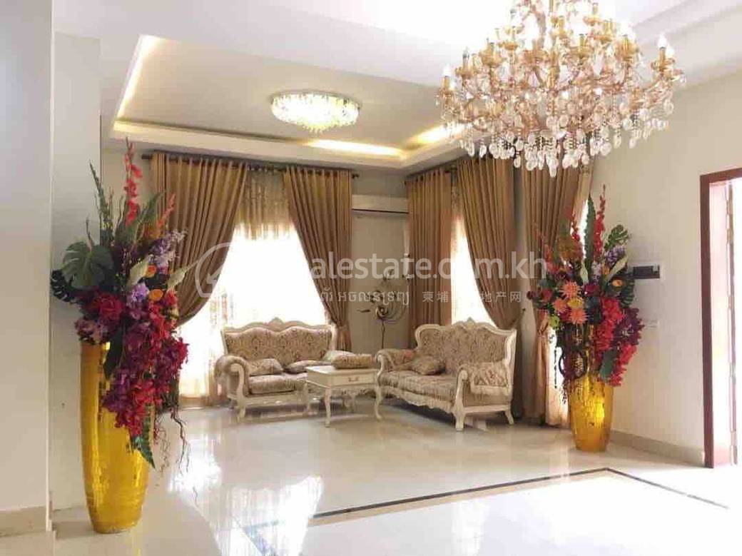 Villa For Rent with 3 Parking Space
